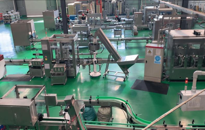 工厂的10万吨dcs全自动润滑油调和生产罐装设备也是一大亮点,采用目前